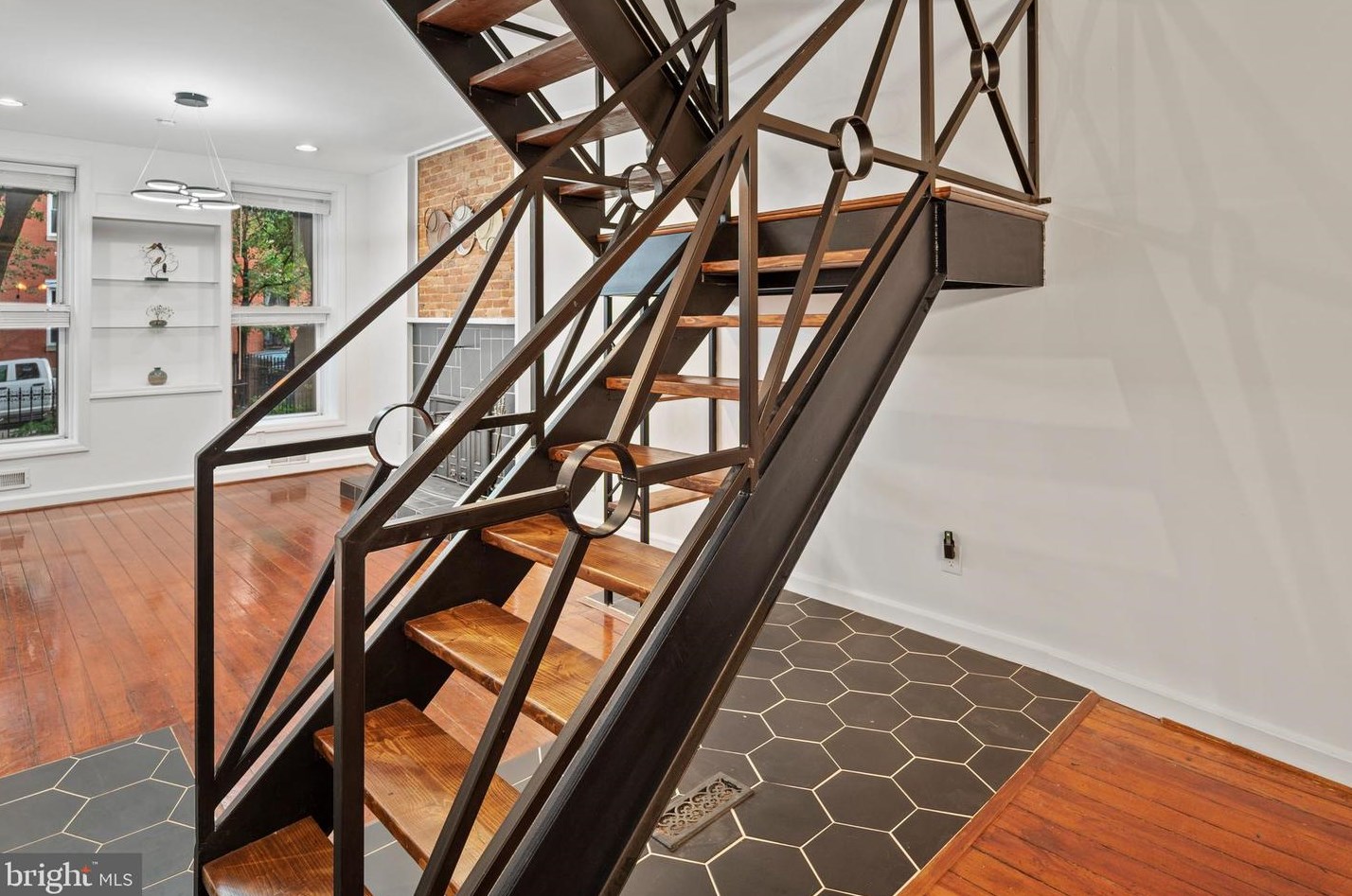 808 Hollins St, Baltimore MD  21201-1004 exterior