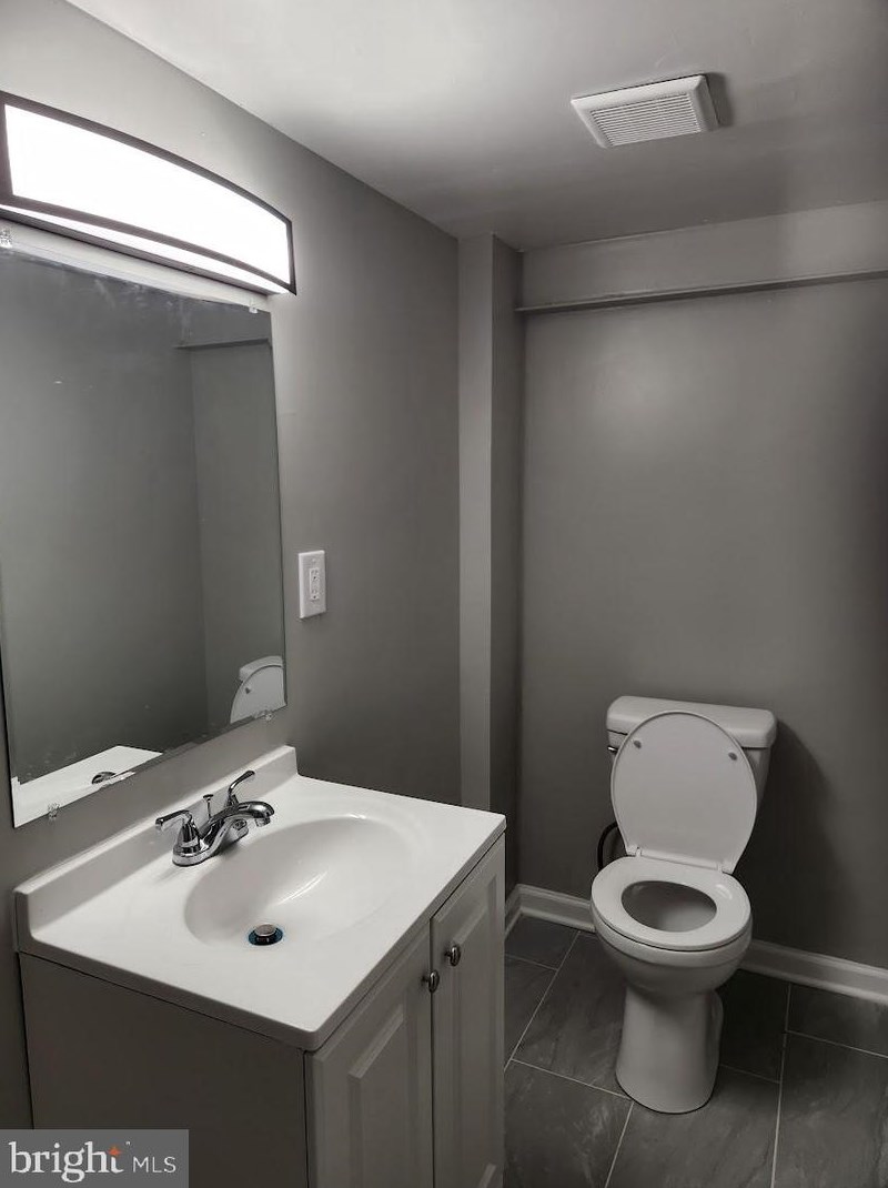 1000 Woodington Rd, Baltimore MD  21229-1838 exterior