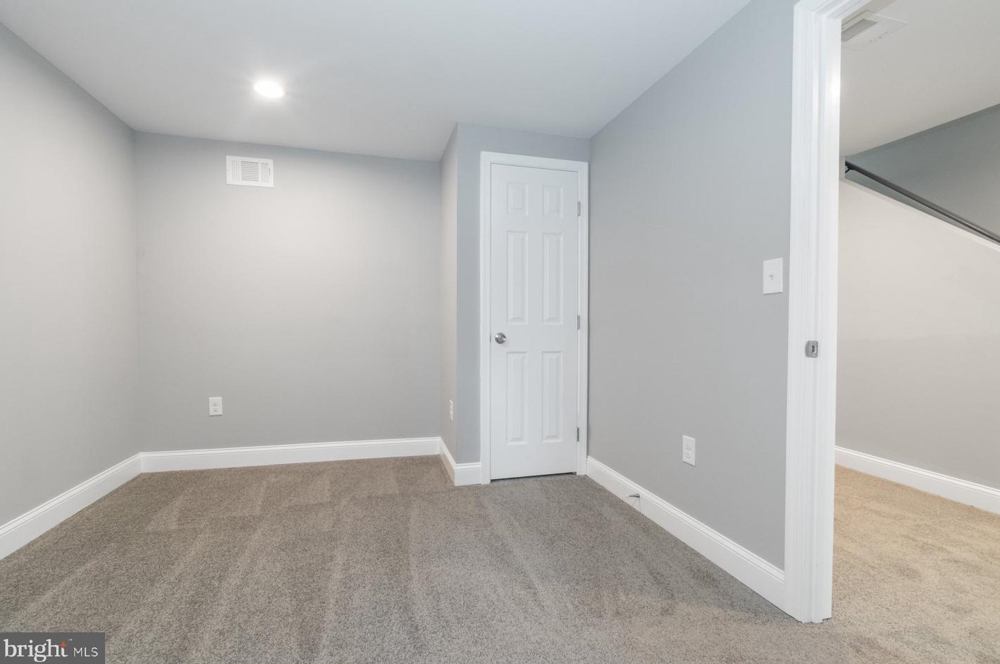 1624 Roundhill Rd, Baltimore MD  21218-2213 exterior