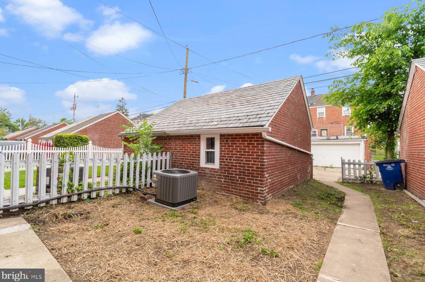 1624 Roundhill Rd, Baltimore MD  21218-2213 exterior