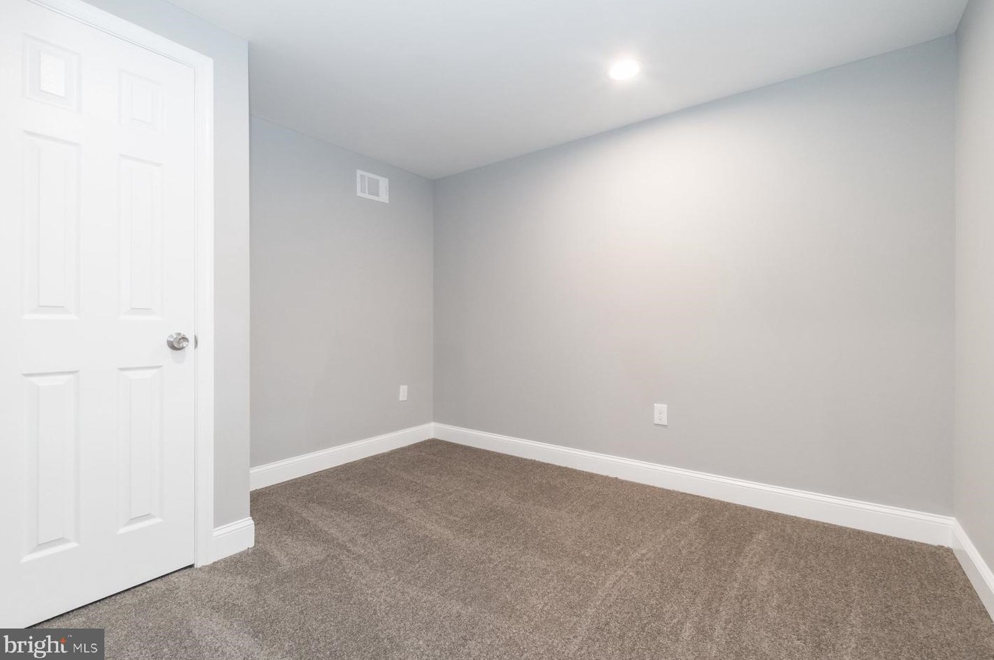 1624 Roundhill Rd, Baltimore MD  21218-2213 exterior