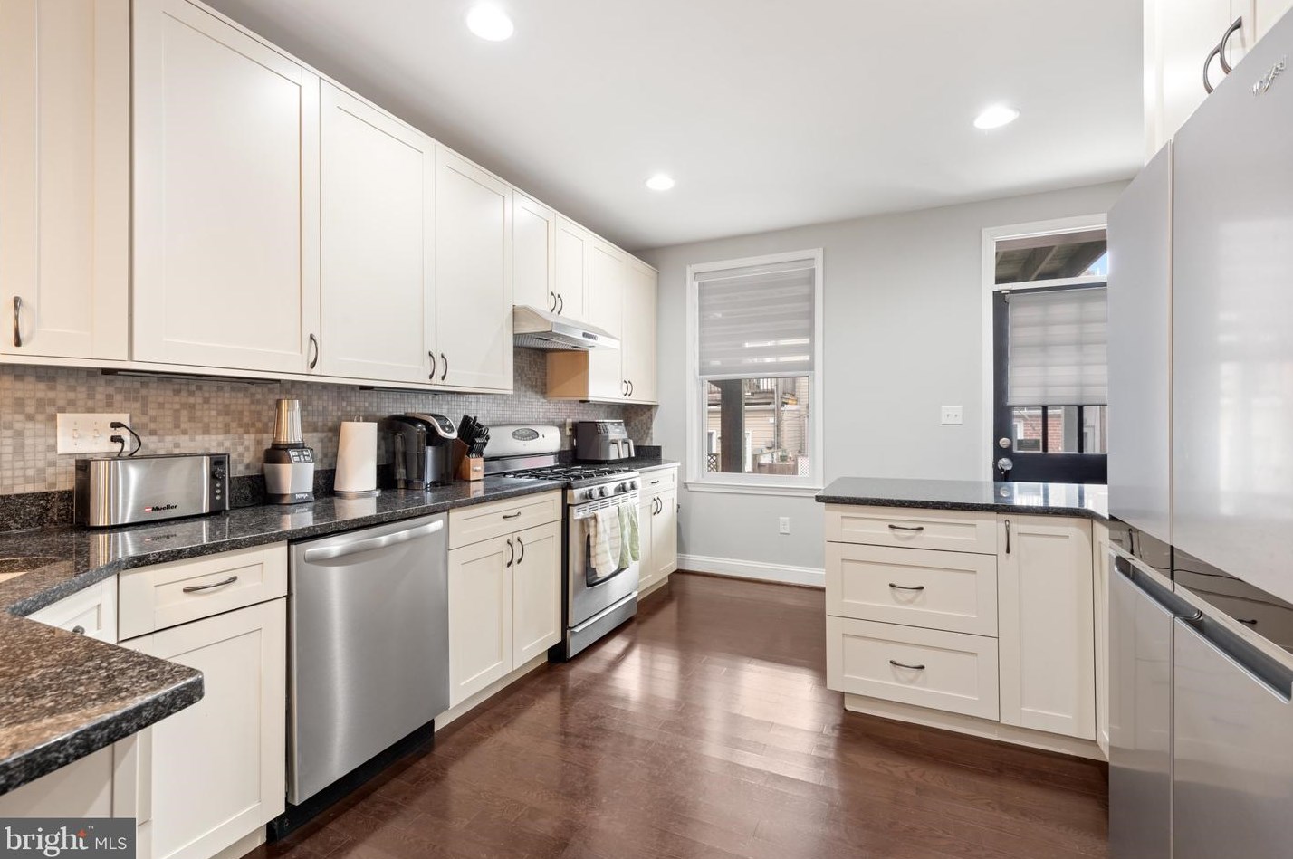 406 Robinson St, Baltimore MD 21224-4929 exterior