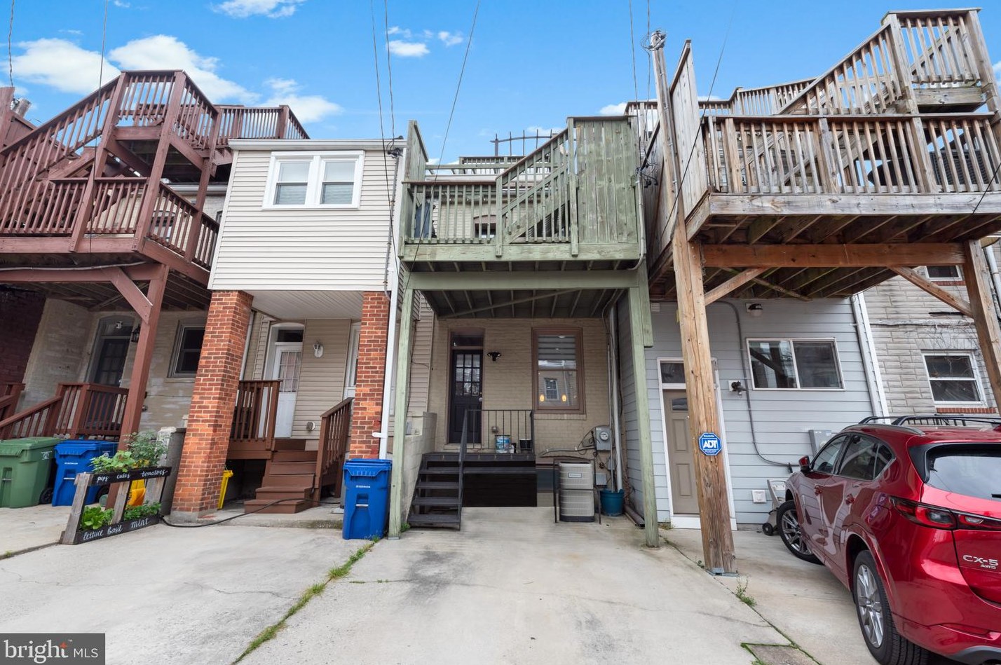 406 Robinson St, Baltimore MD 21224-4929 exterior