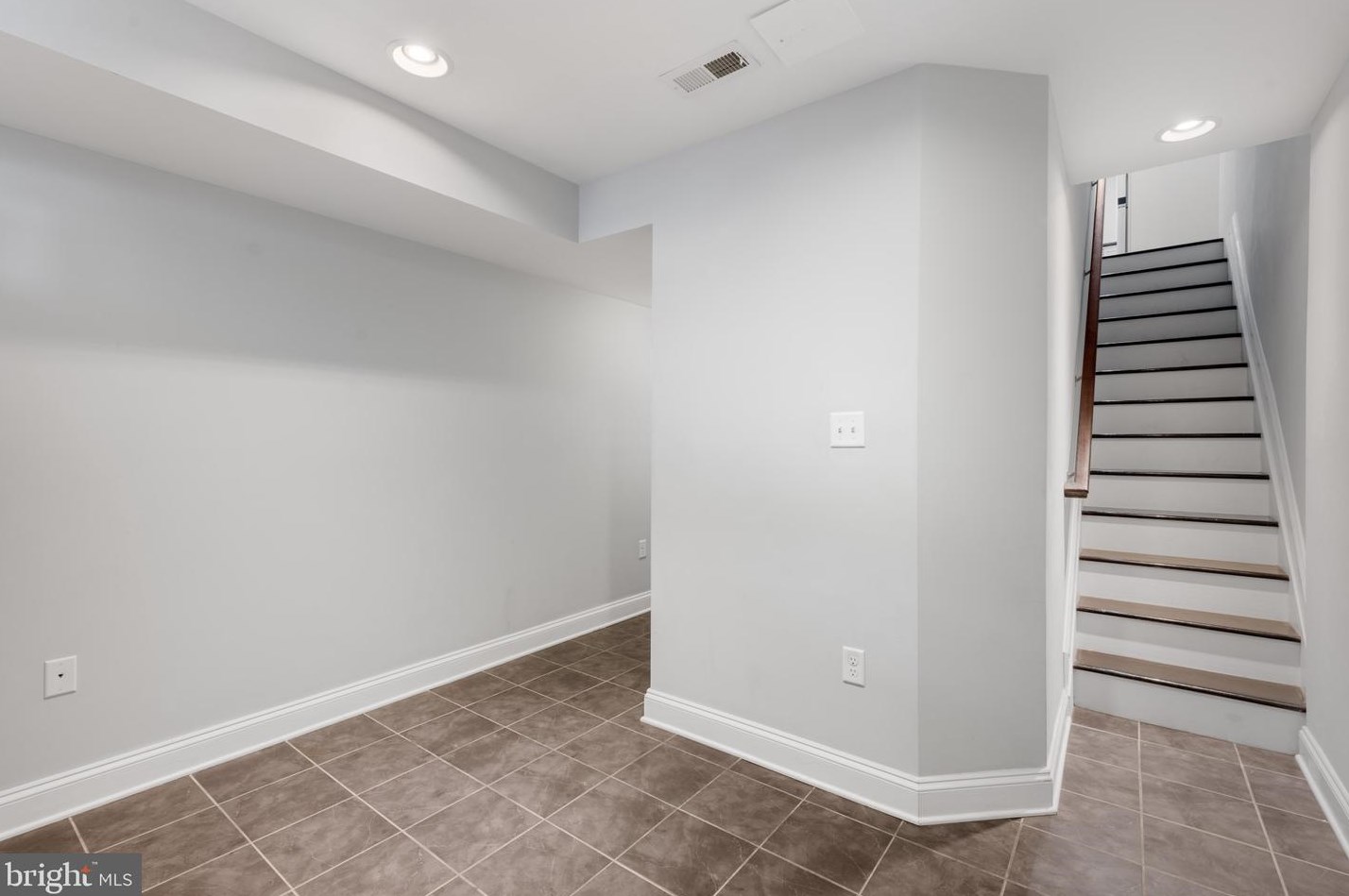 406 Robinson St, Baltimore MD 21224-4929 exterior