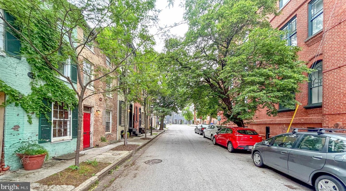 914 Tyson St, Baltimore MD  21201-4811 exterior