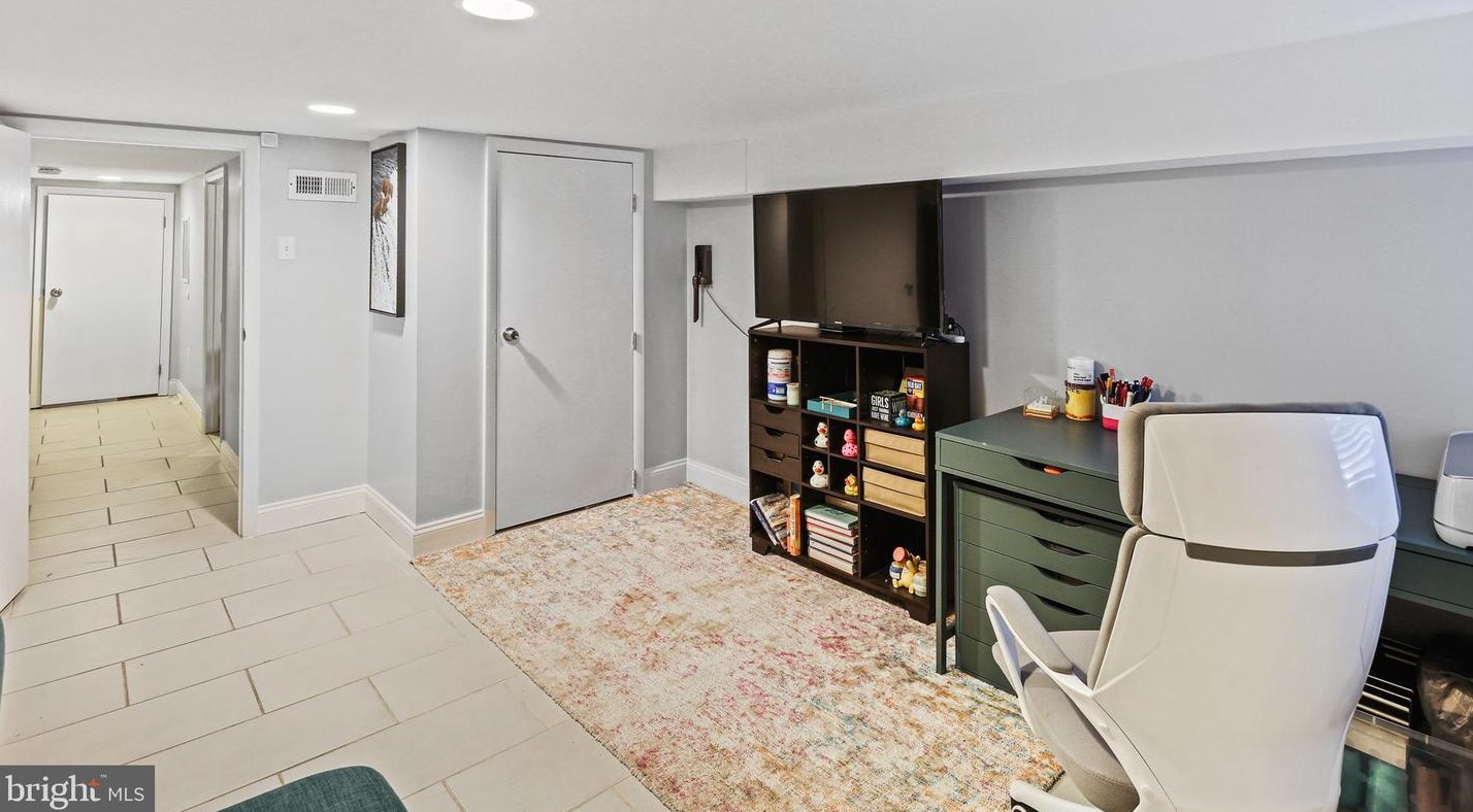 604 Clinton St, Baltimore MD  21205-2813 exterior