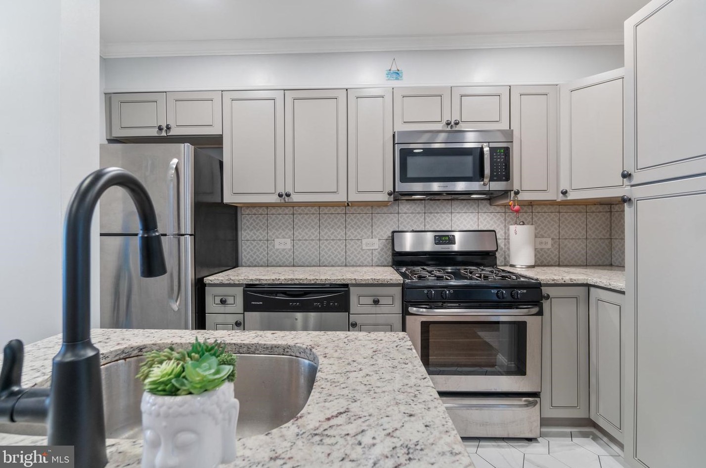 1413 Weldon Pl, Baltimore MD  21211-1545 exterior