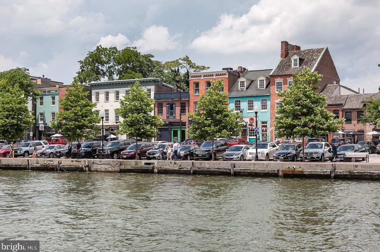 114 Exeter St, Baltimore MD  21202-4502 exterior