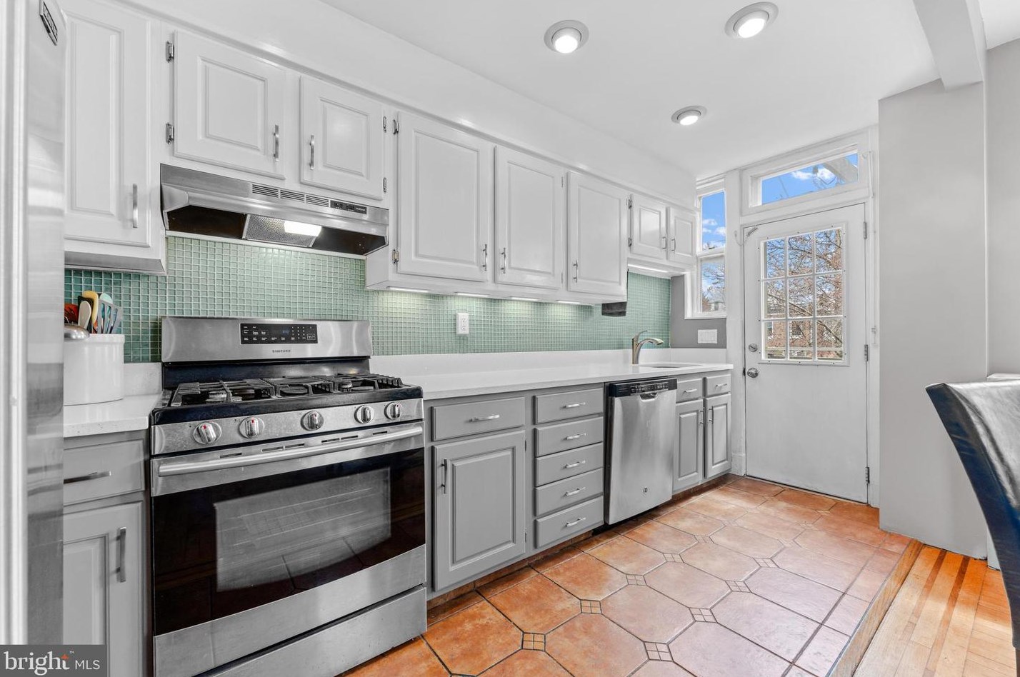 1329 41st St, Baltimore MD 21218-1211 exterior