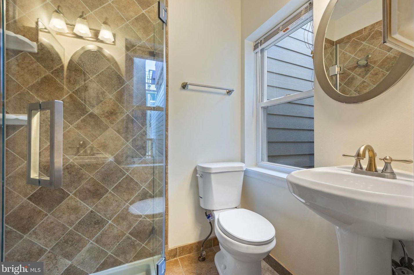 2816 Dillon St, Baltimore MD  21224-4831 exterior