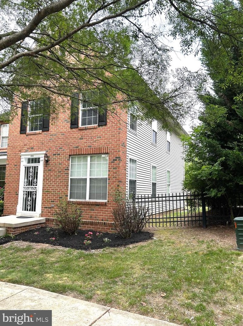 624 Murphy Ln, Baltimore, MD 21201-1443