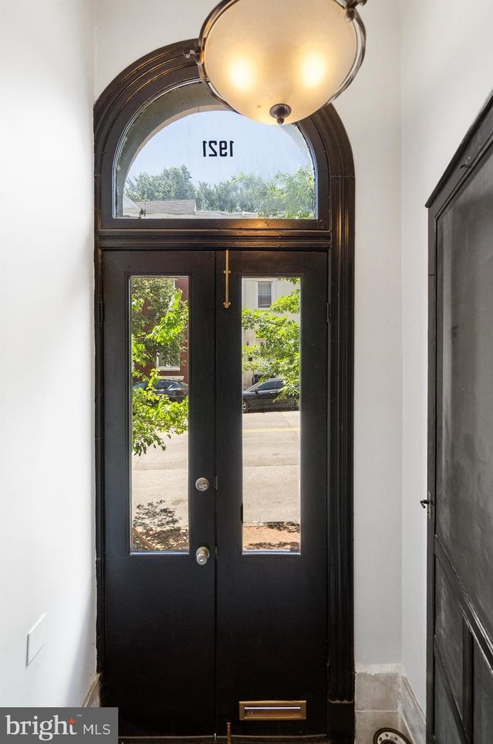 1921 Park Ave, Baltimore MD  21217-4830 exterior