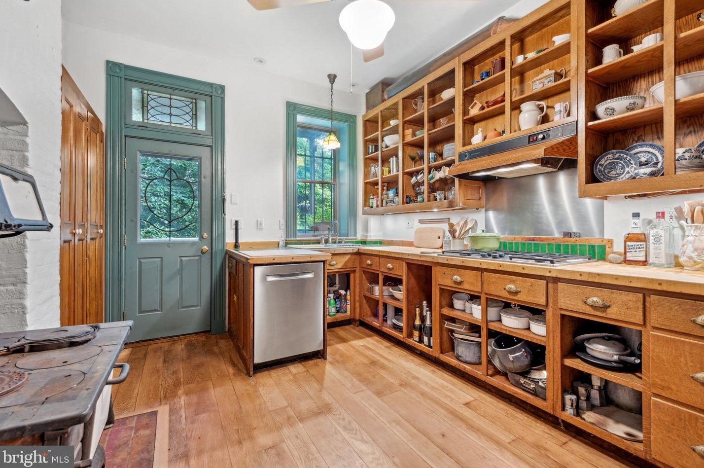 616 Reservoir St, Baltimore MD  21217-4823 exterior