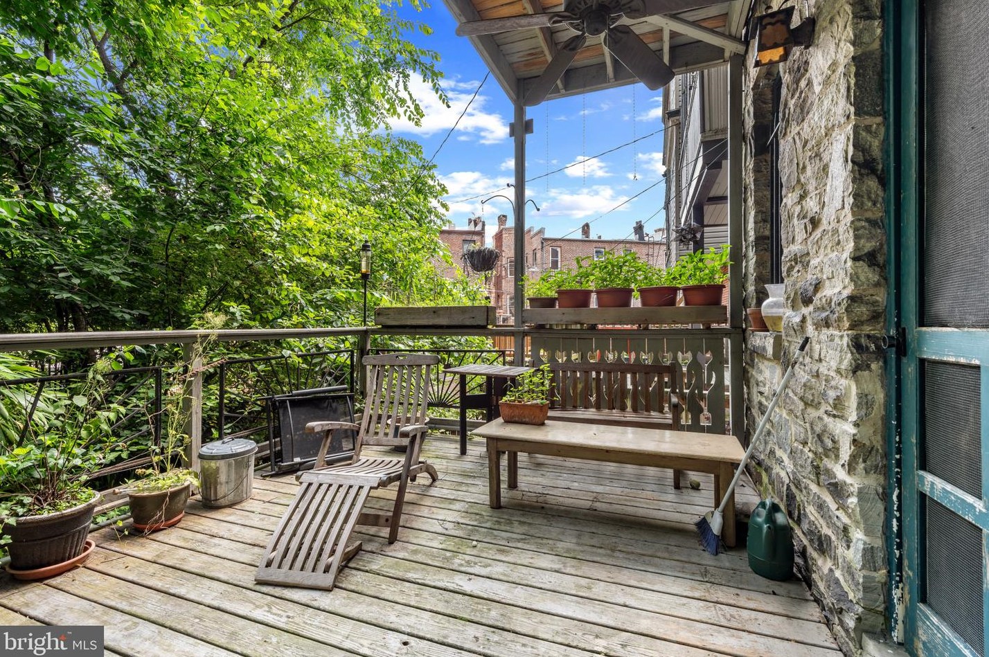 616 Reservoir St, Baltimore MD  21217-4823 exterior