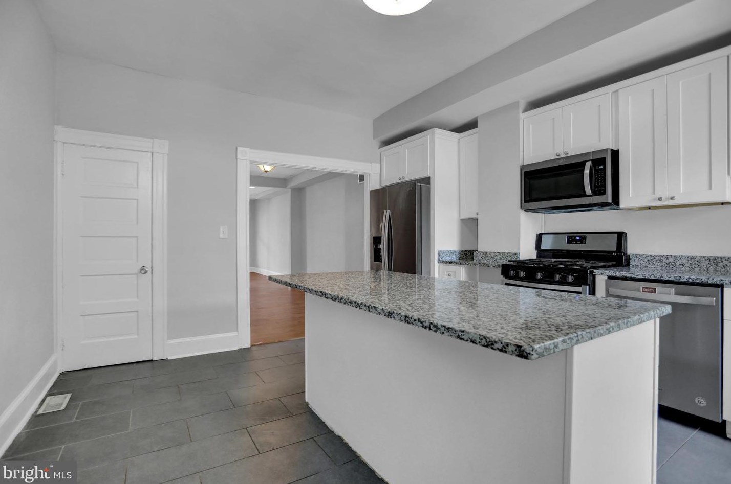 633 Mckewin Ave, Baltimore, MD 21218-2543