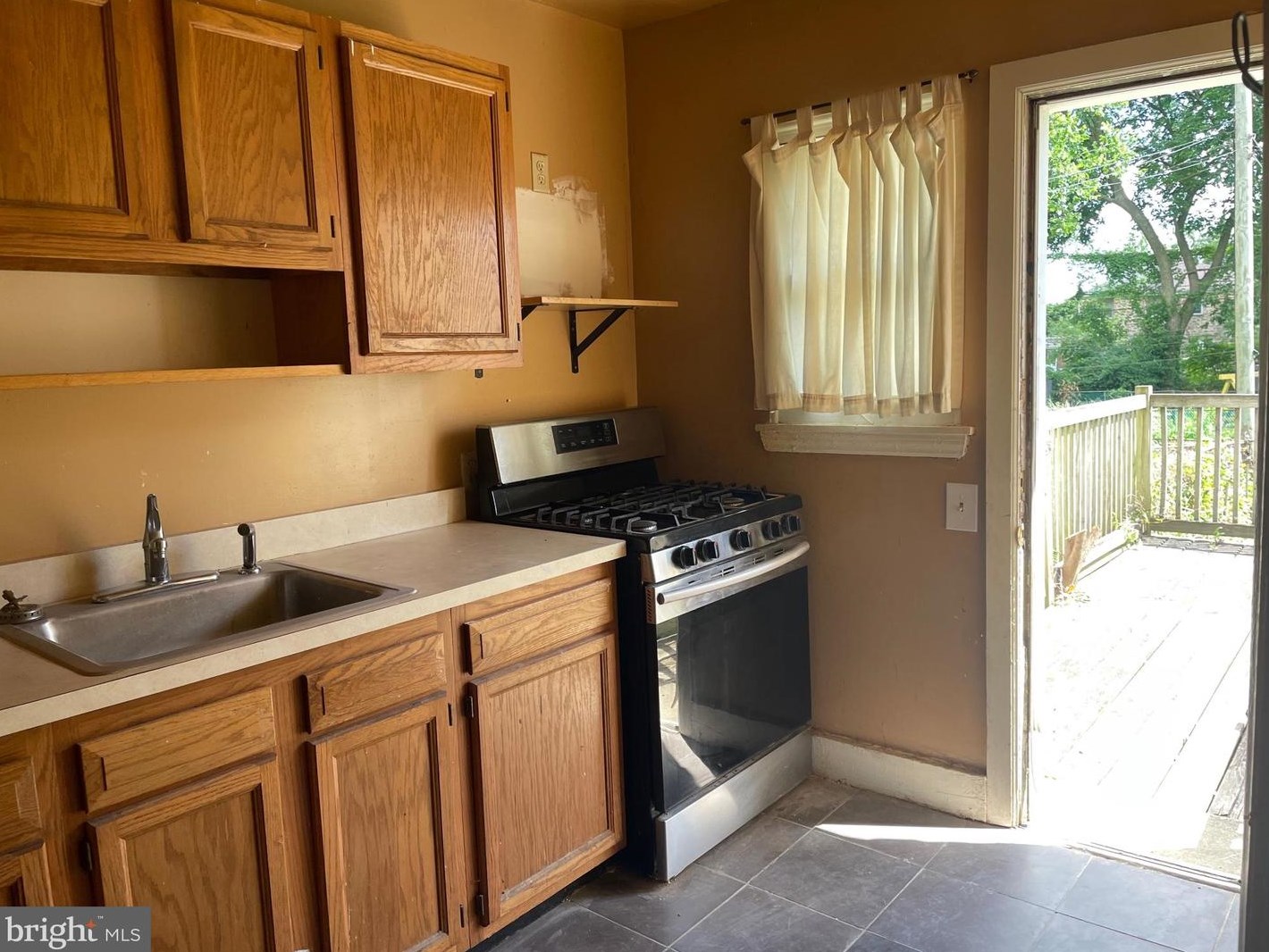 5014 Sunset Rd, Baltimore MD 21223-2743 exterior