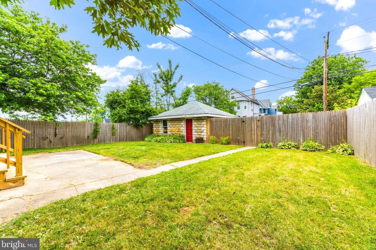 2702 Hamilton Ave, Baltimore MD  21214-1911 exterior