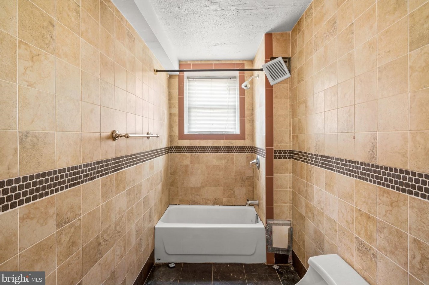 2800 Huntingdon Ave, Baltimore MD  21211-2921 exterior