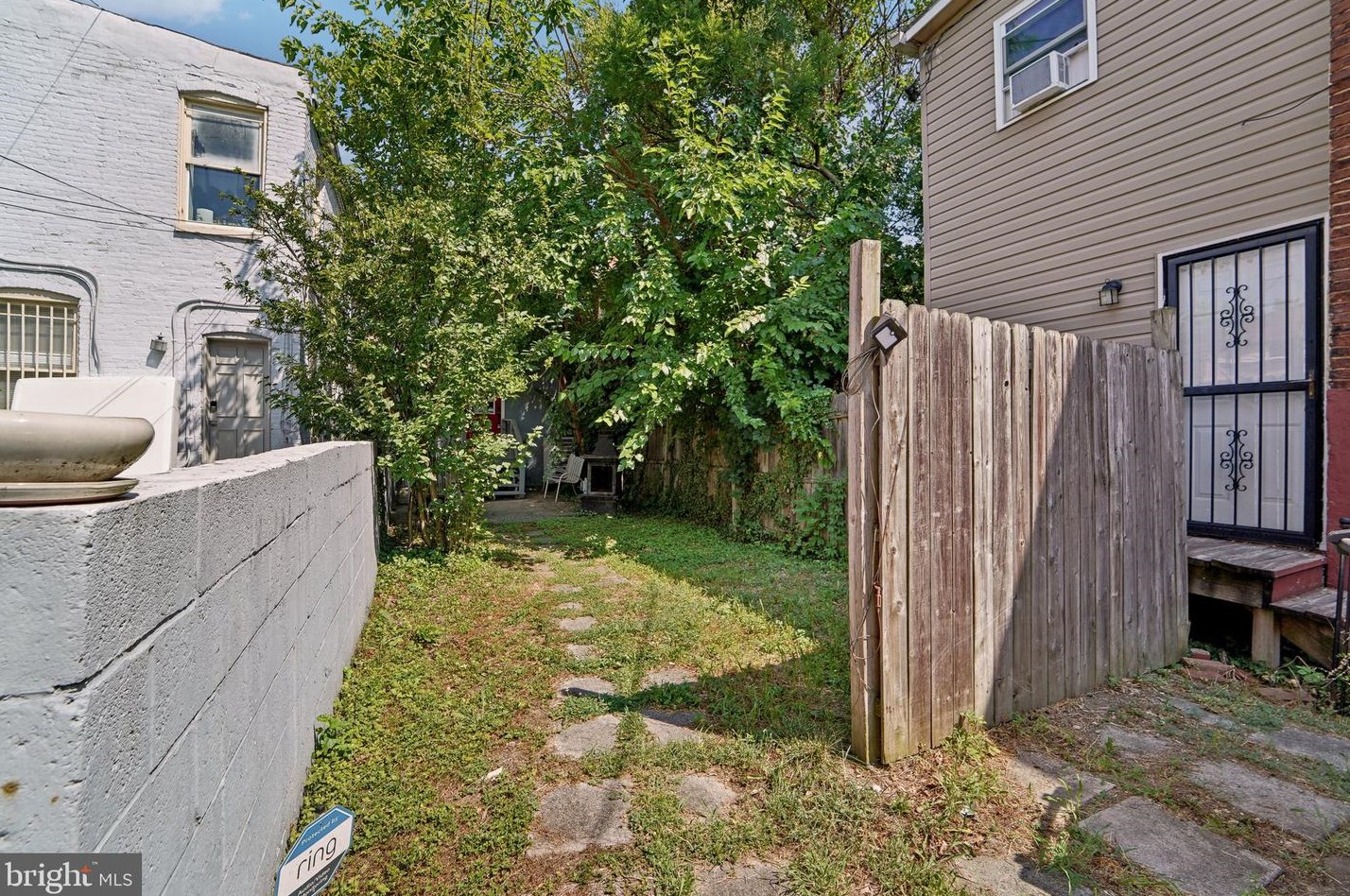 635 Paca St, Baltimore MD 21201-1919 exterior