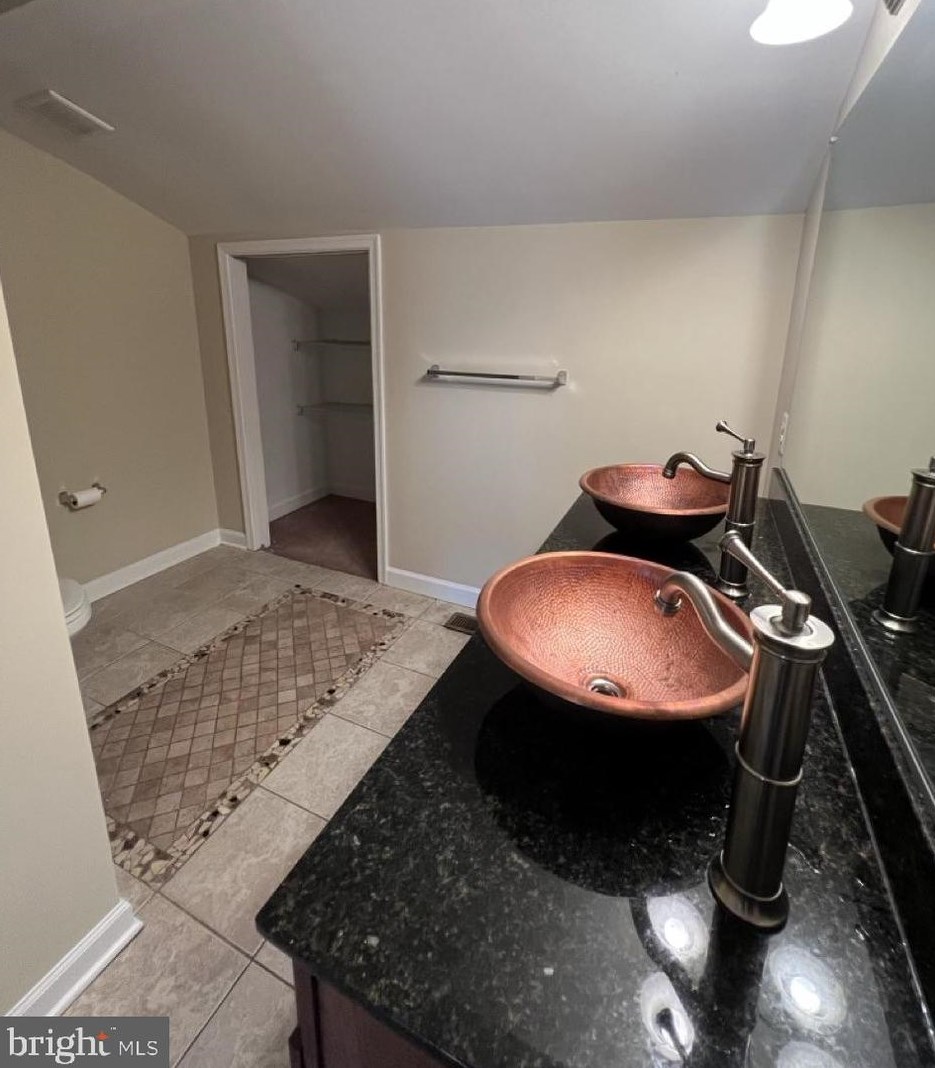 635 Paca St, Baltimore MD 21201-1919 exterior