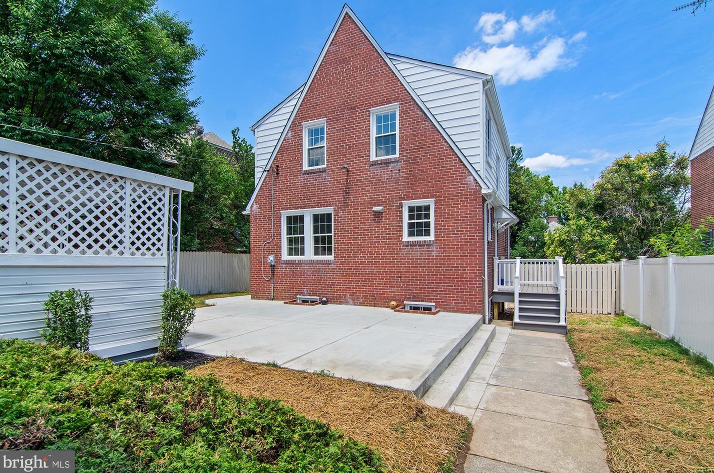 1309 Lakeside Ave, Baltimore MD  21218-3004 exterior