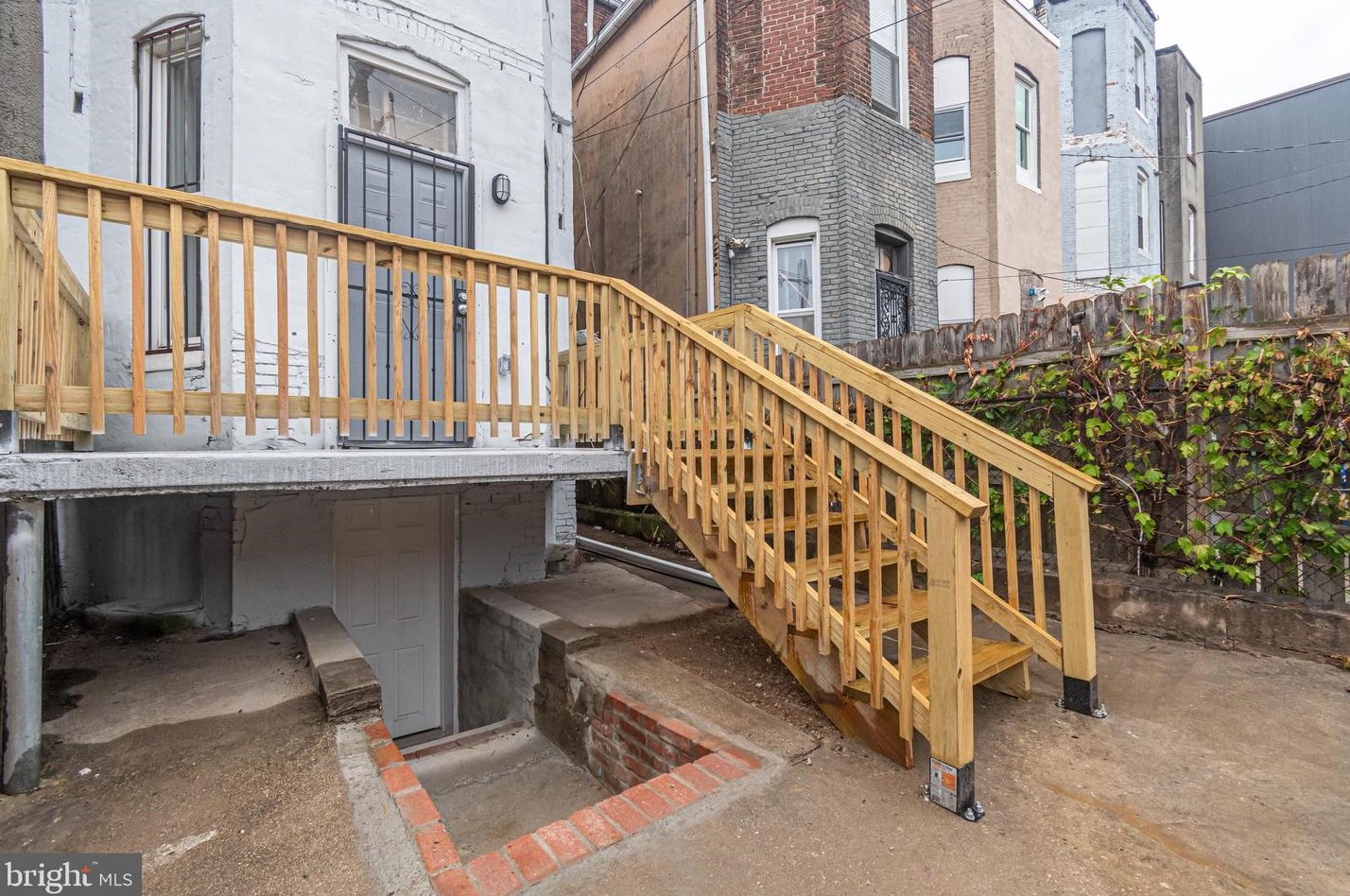2027 Mcculloh St, Baltimore MD  21217-3530 exterior