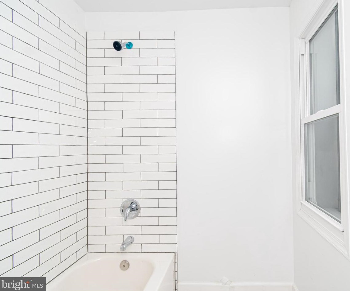 2027 Mcculloh St, Baltimore MD  21217-3530 exterior