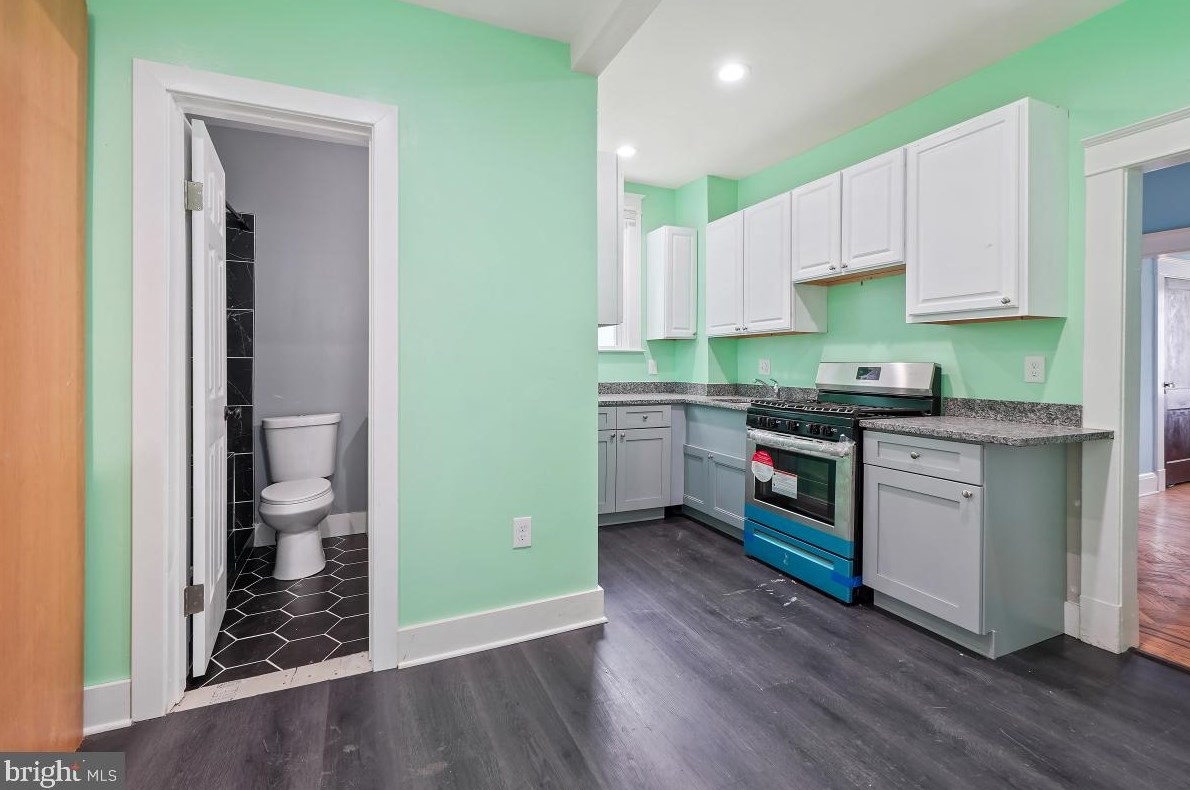 3031 Northern Pkwy, Baltimore MD 21215-4732 exterior