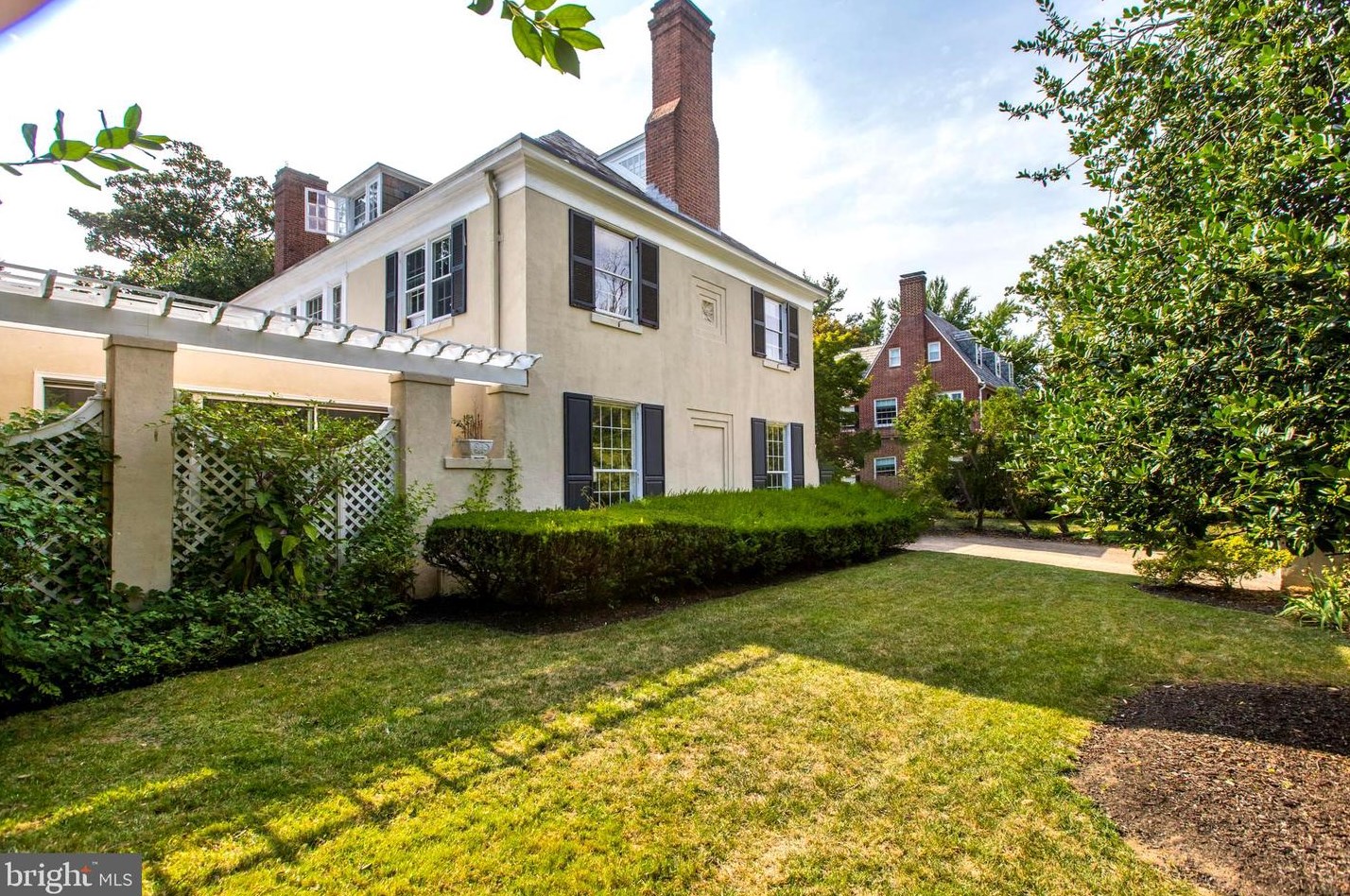 4332 Charles St, Baltimore, MD 21218-1053