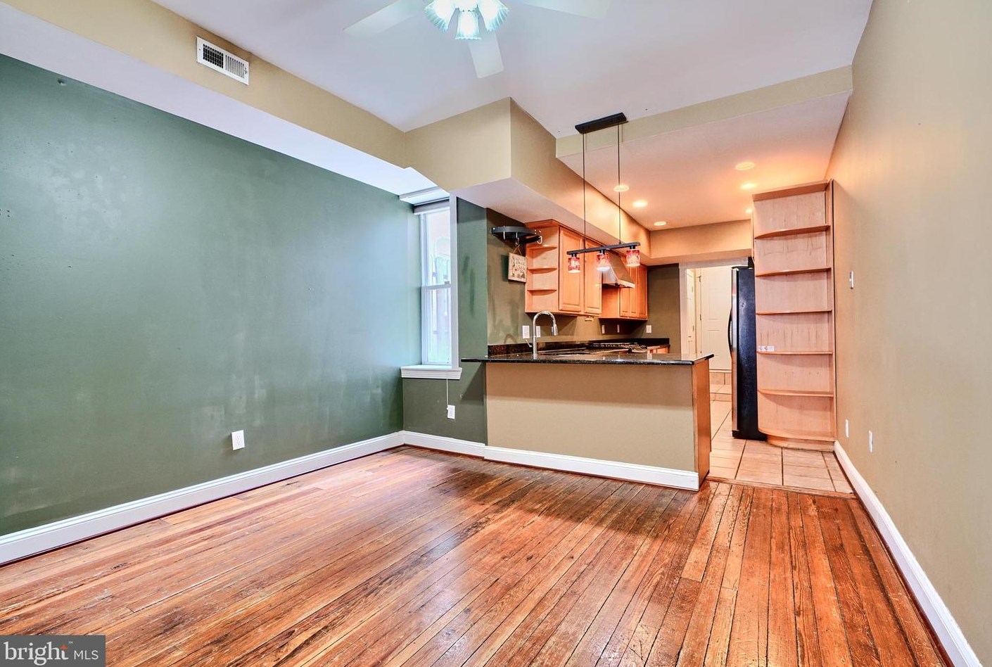 1305 Hanover St, Baltimore MD  21230-4220 exterior