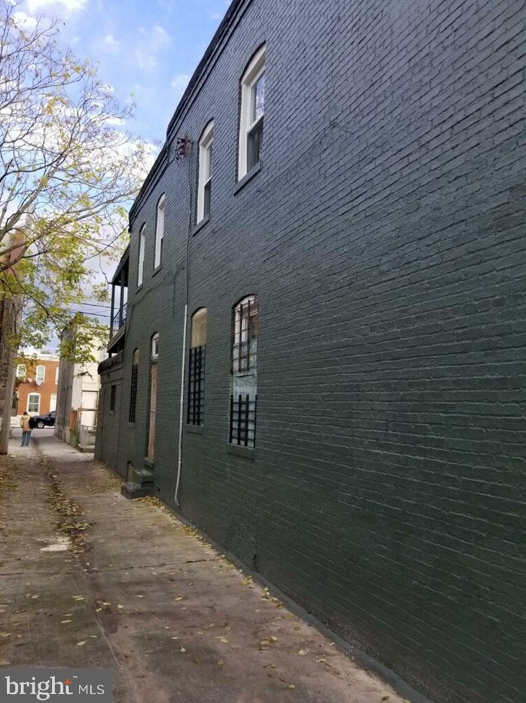 725 Port St, Baltimore, MD 21205-2532