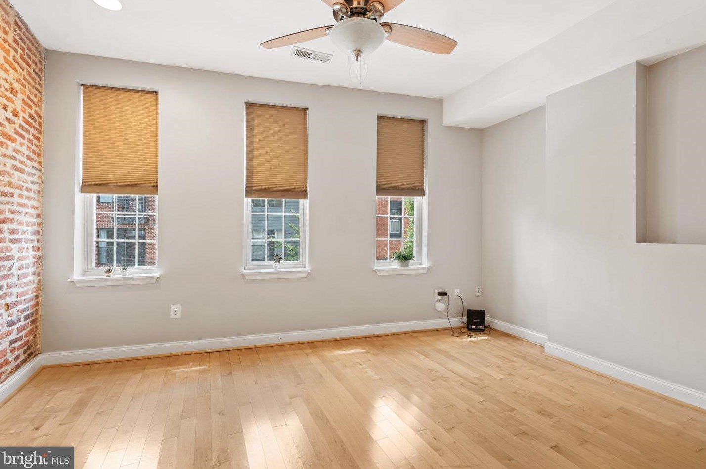 1705 Light St, Baltimore MD 21230-3935 exterior