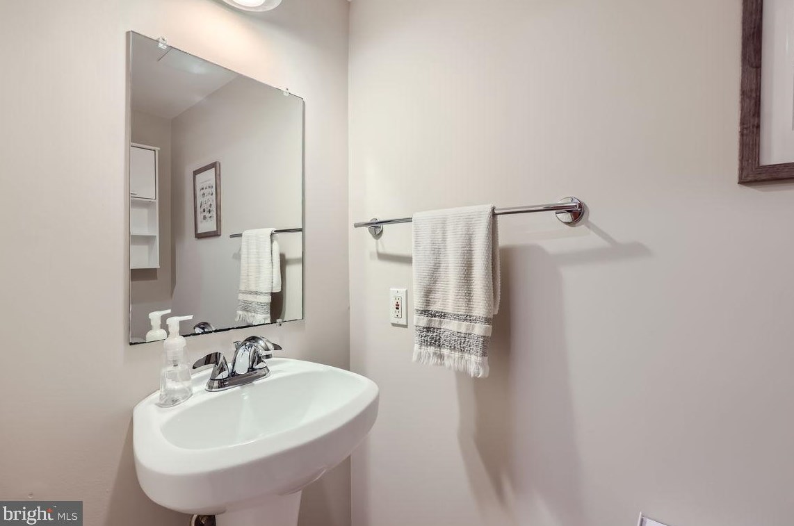 1616 Light St, Baltimore MD 21230-4017 exterior