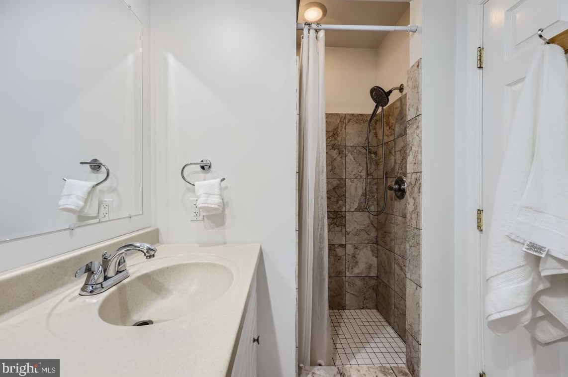 1616 Light St, Baltimore MD 21230-4017 exterior