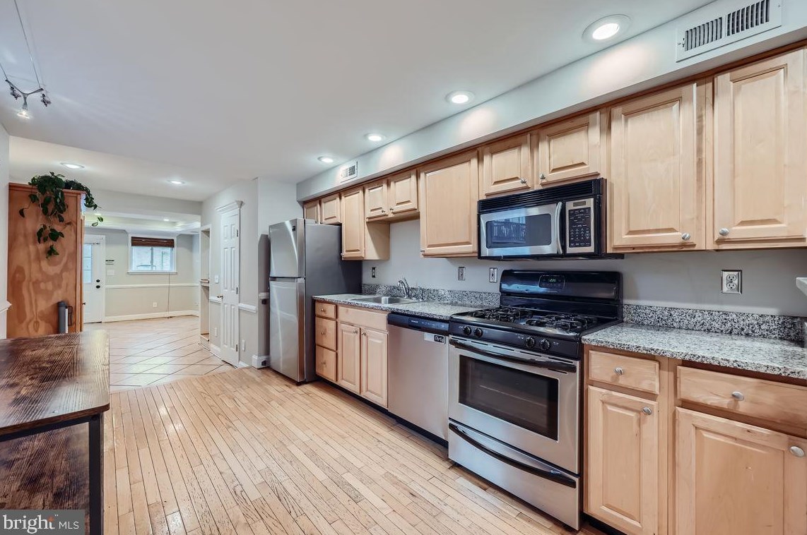 1616 Light St, Baltimore MD 21230-4017 exterior