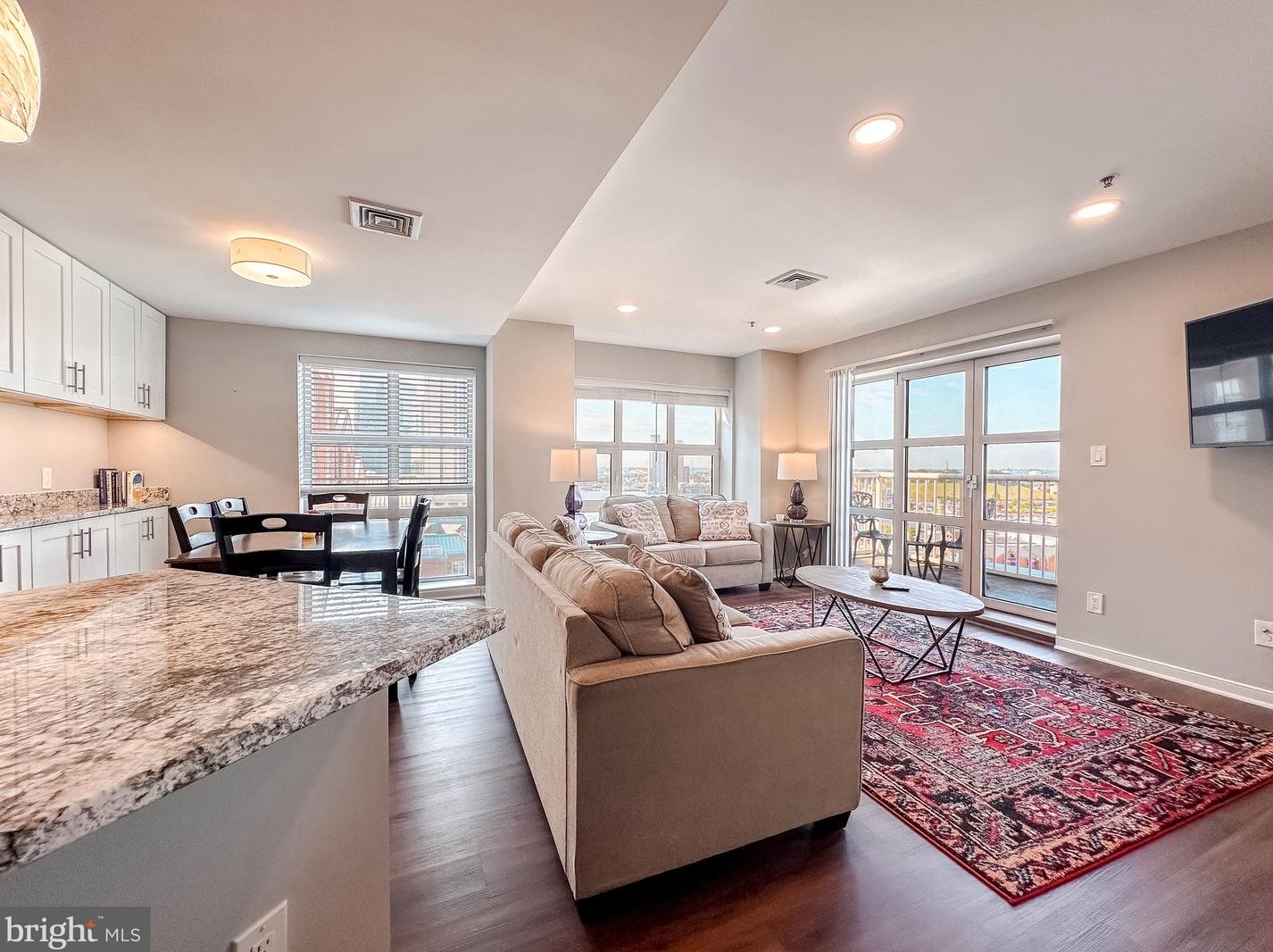 250 President St Apt 1102, Baltimore, MD 21202