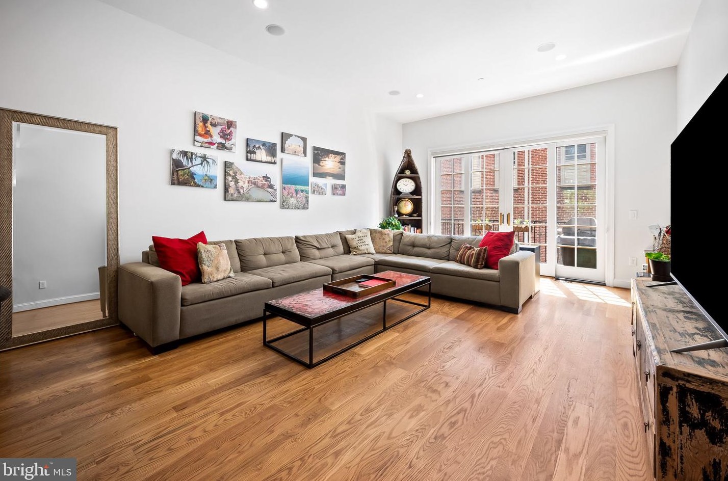 1741 Aliceanna St, Baltimore MD 21202-4647 exterior