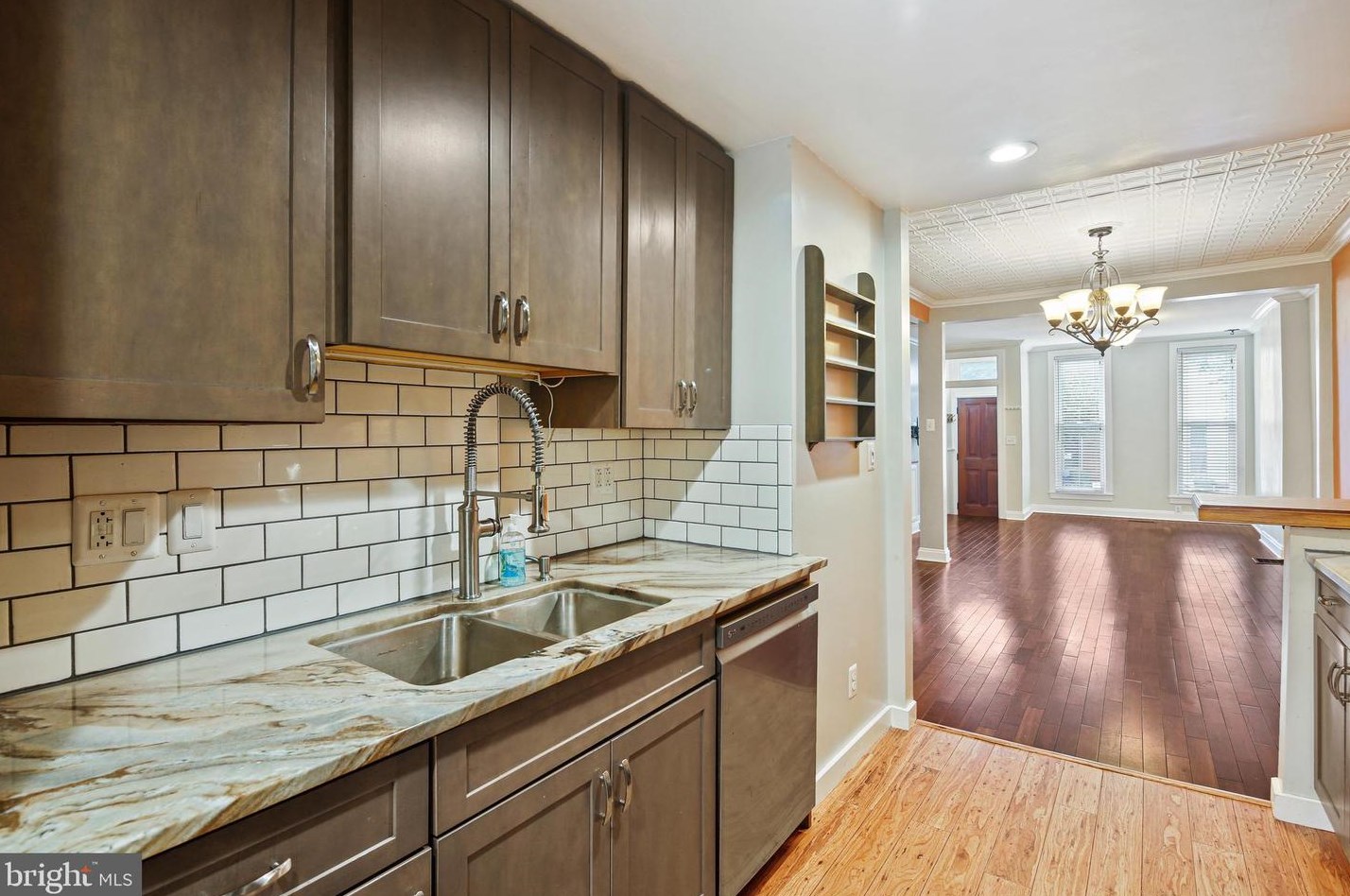 3010 Keswick Rd, Baltimore MD 21211-2640 exterior