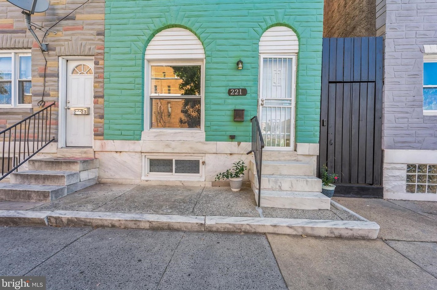 221 Lakewood Ave, Baltimore MD 21224-1143 exterior