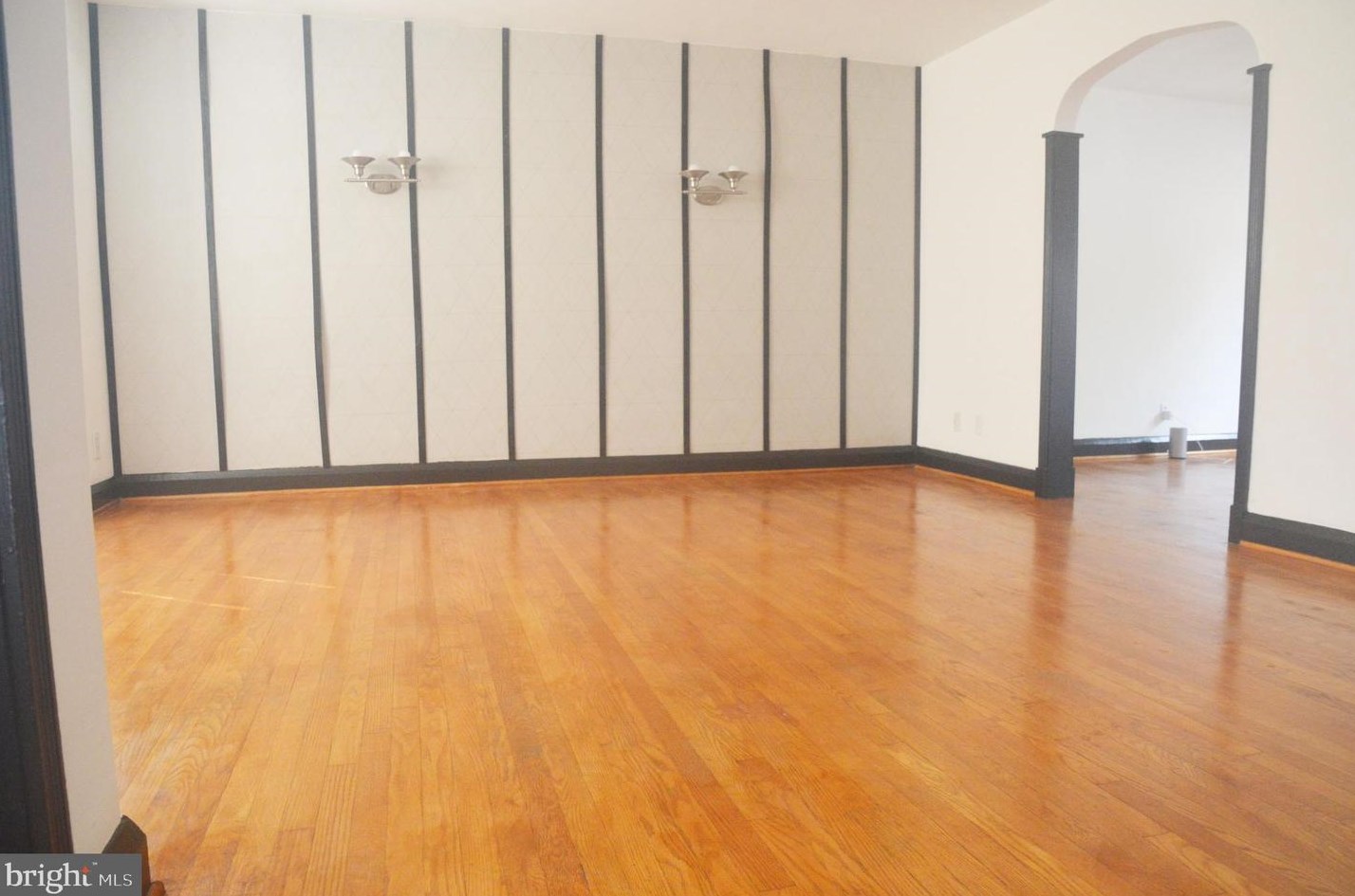 1522 Roundhill Rd, Baltimore MD  21218-2211 exterior