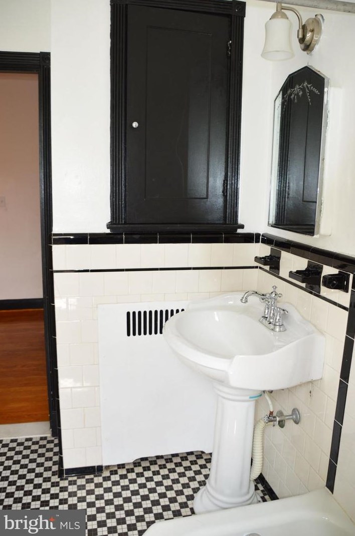 1522 Roundhill Rd, Baltimore MD  21218-2211 exterior