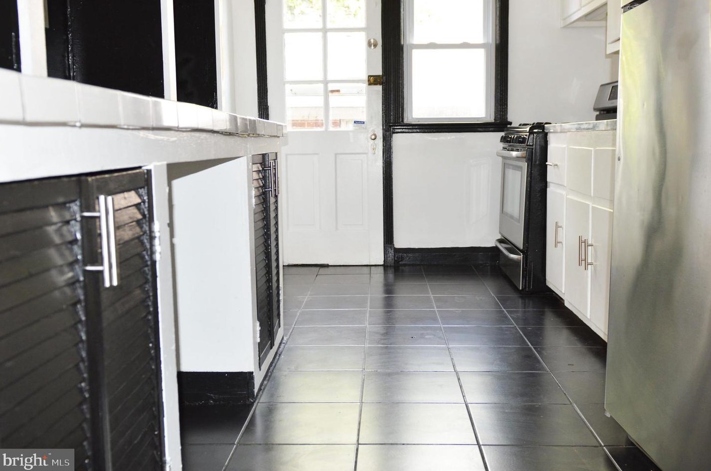 1522 Roundhill Rd, Baltimore MD  21218-2211 exterior