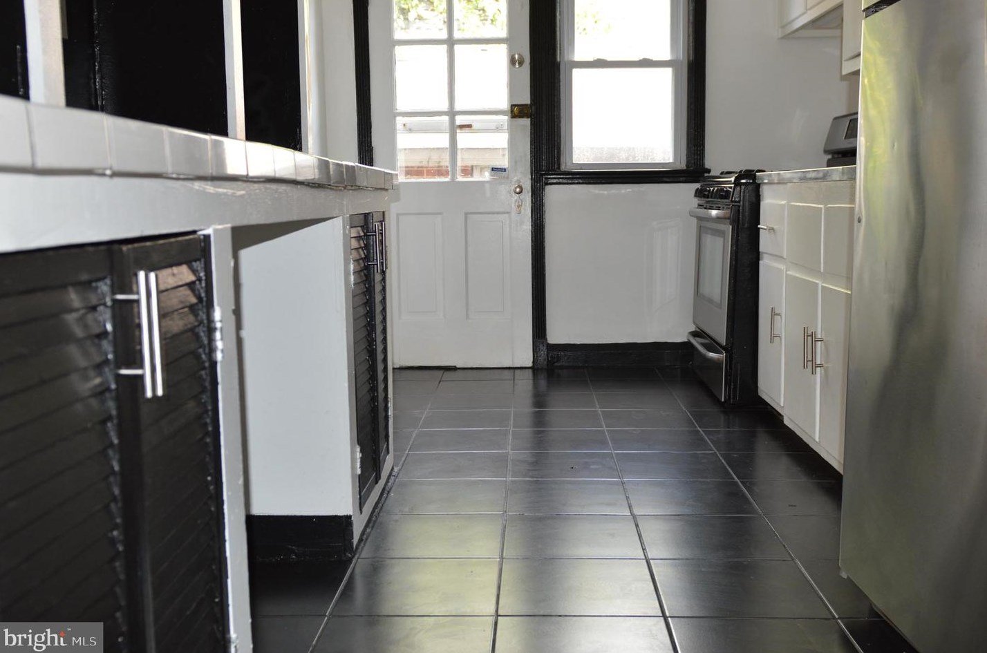 1522 Roundhill Rd, Baltimore MD  21218-2211 exterior