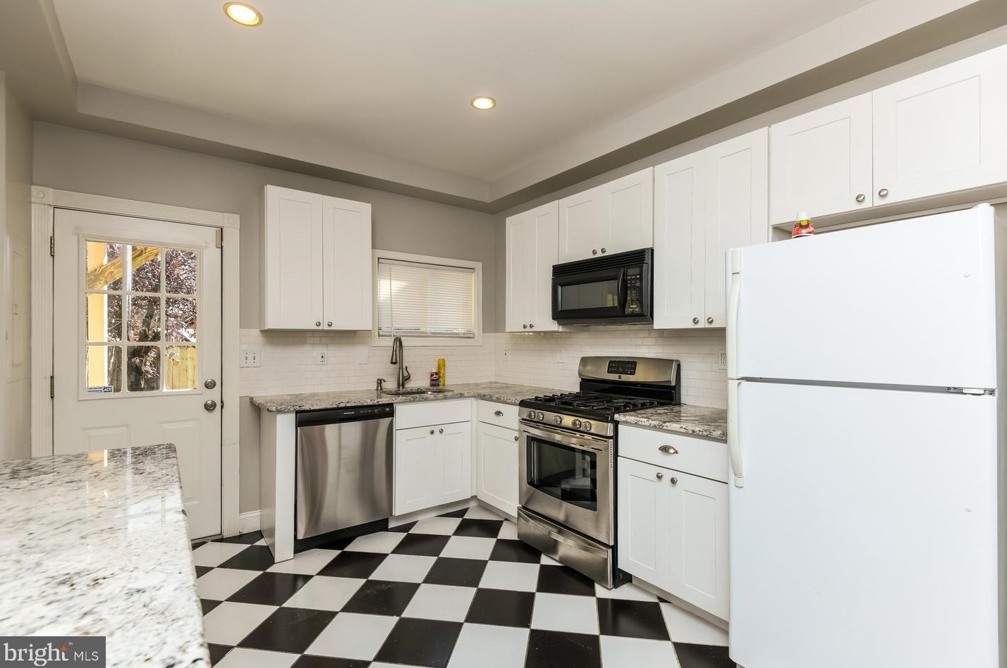 113 Fort Ave, Baltimore MD  21230-4512 exterior