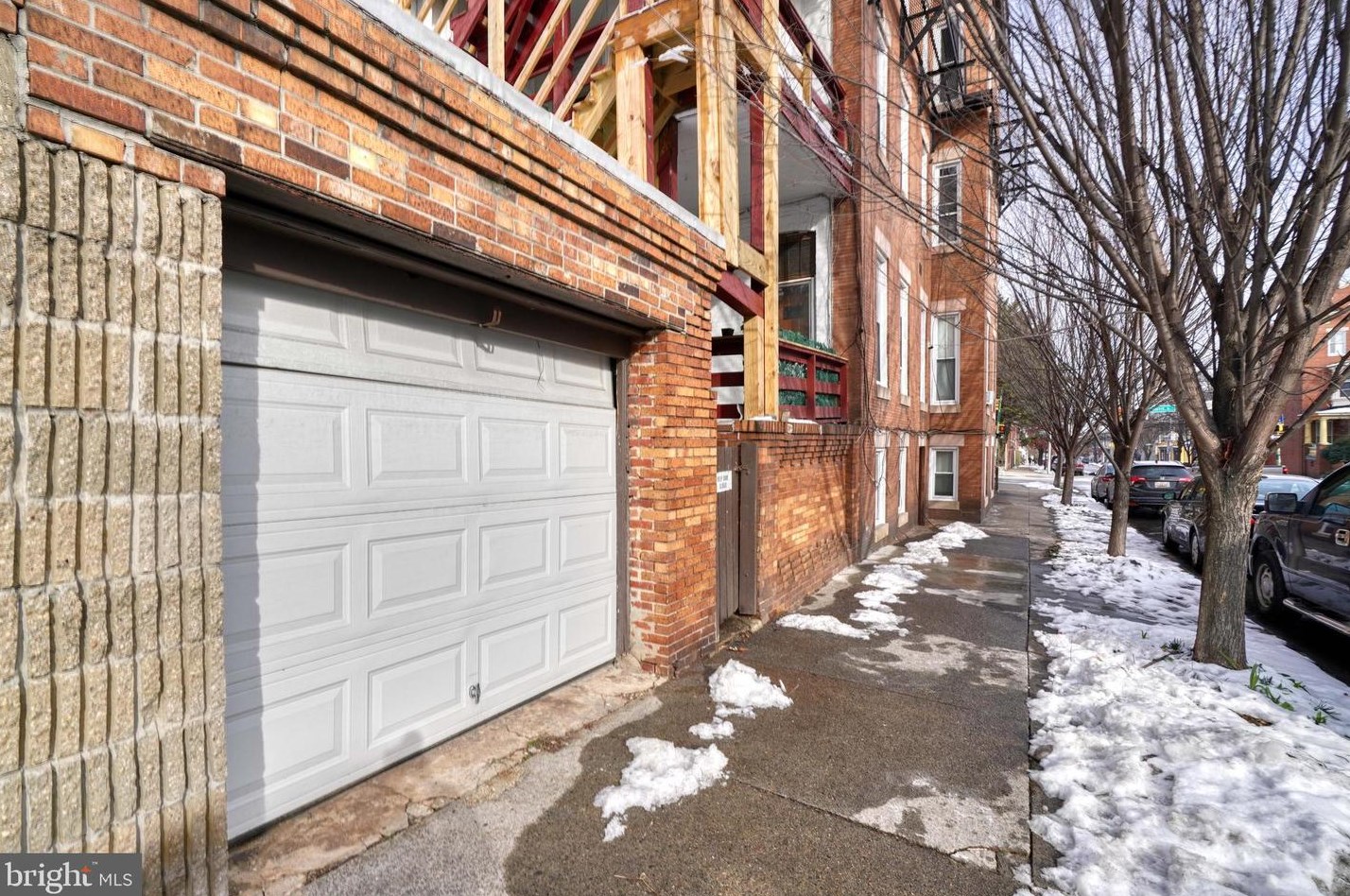 2800 Calvert St, Baltimore MD  21218-3702 exterior