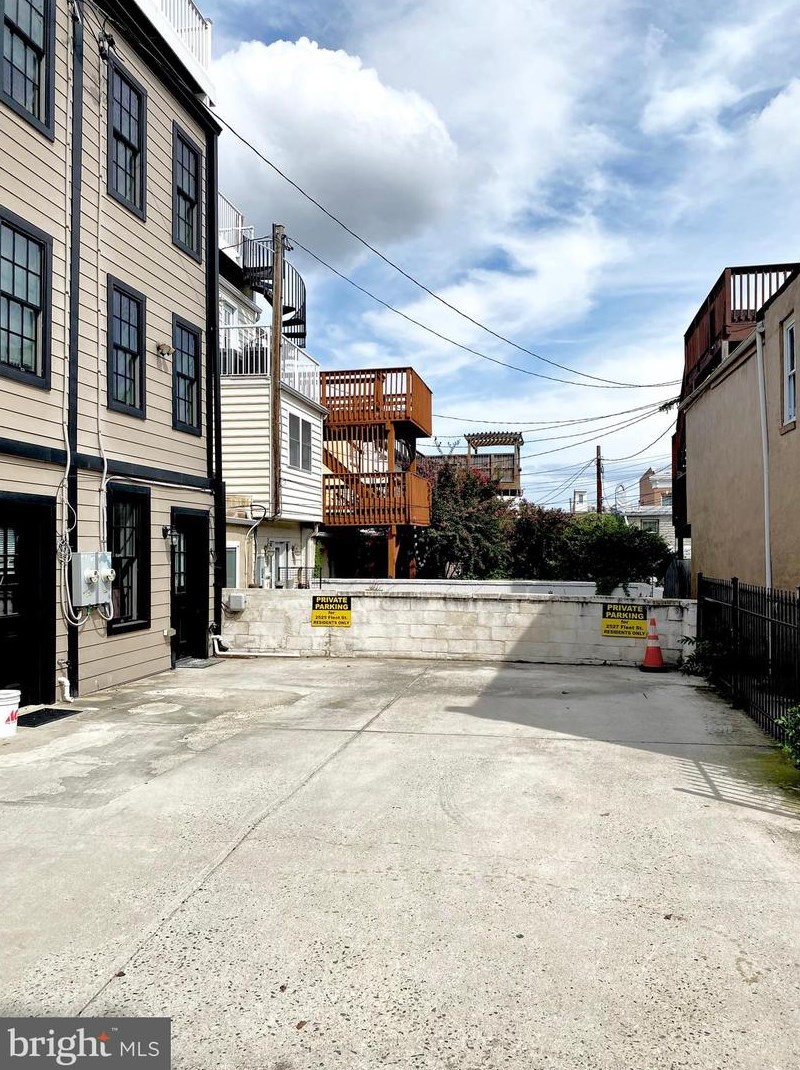 2527 Fleet St, Baltimore MD  21224-3707 exterior