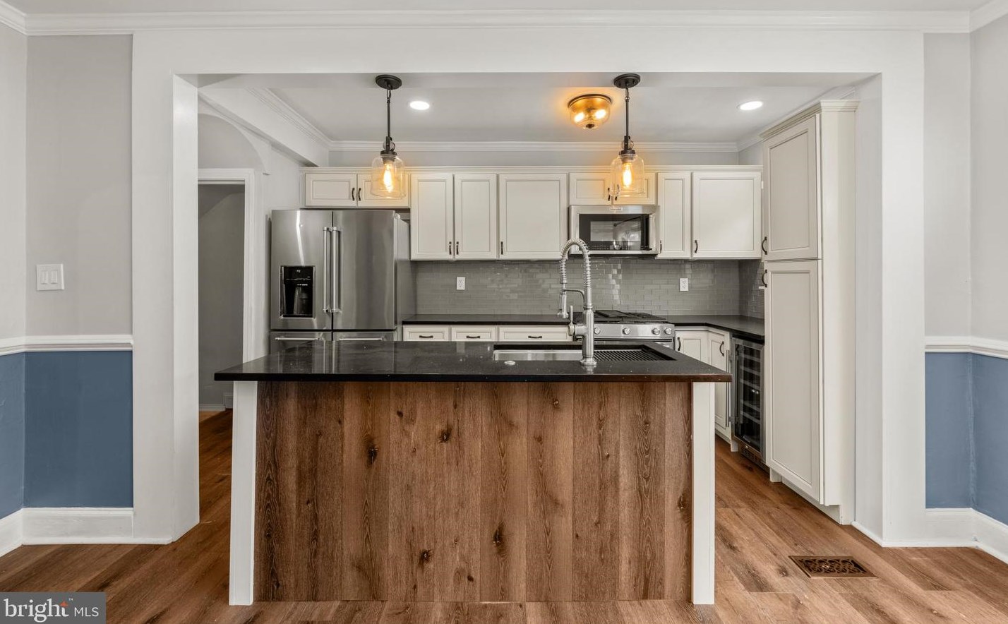 3714 Elkader Rd, Baltimore MD  21218-2004 exterior