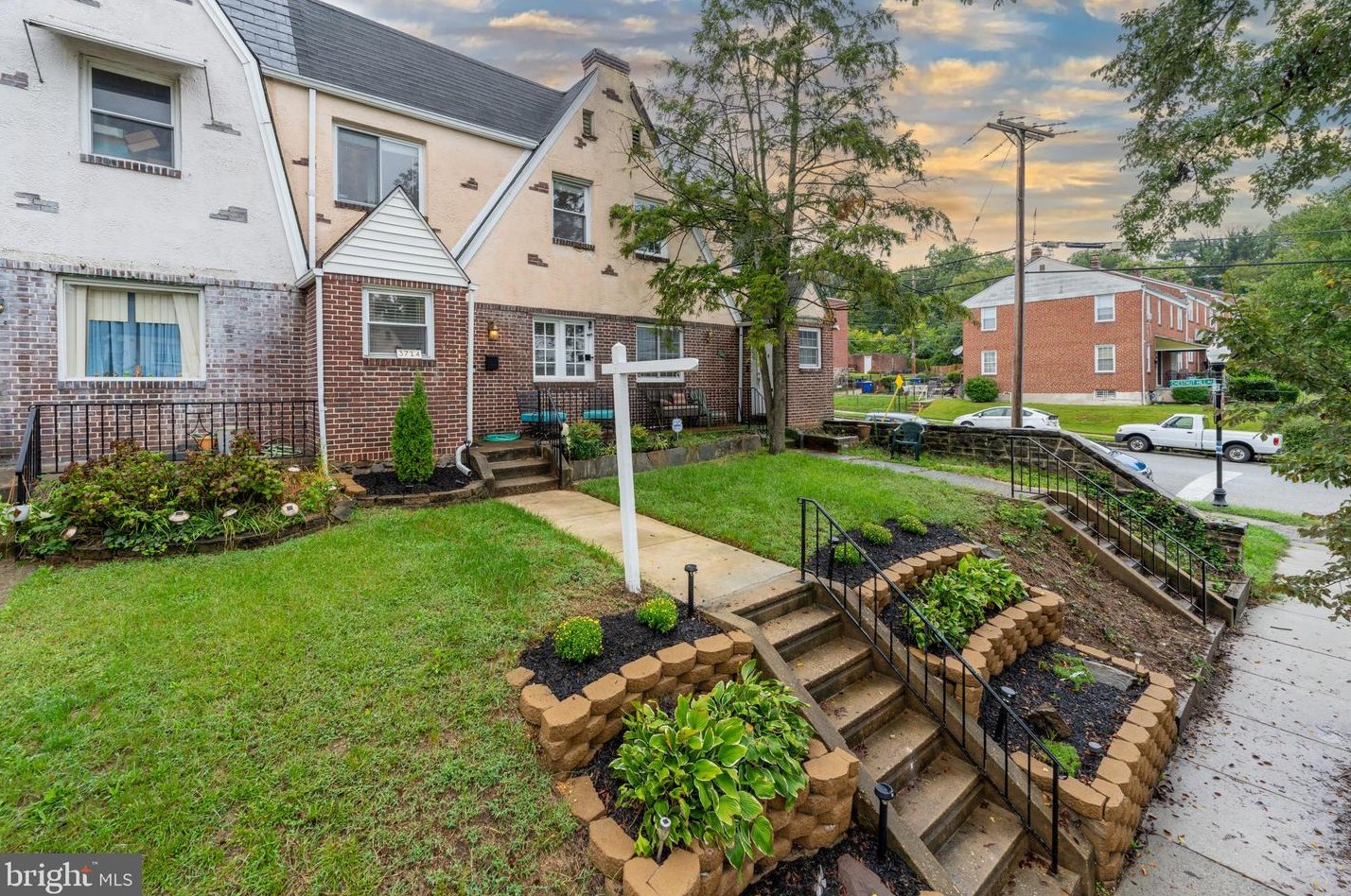 3714 Elkader Rd, Baltimore, MD 21218-2004