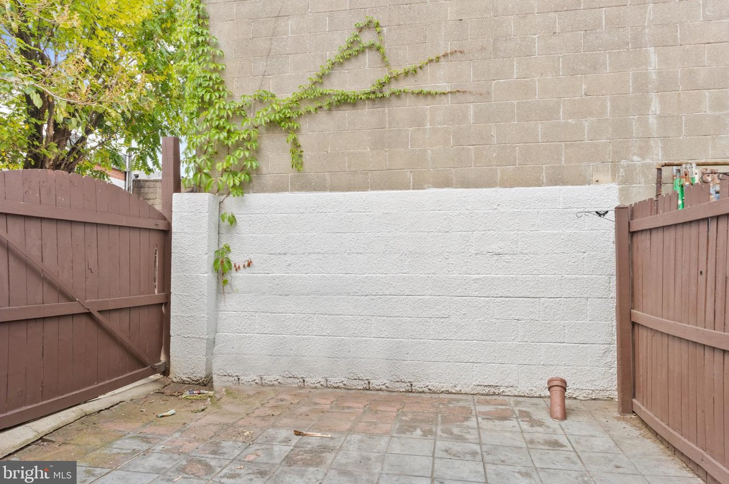 420 Eaton St, Baltimore MD  21224-2603 exterior