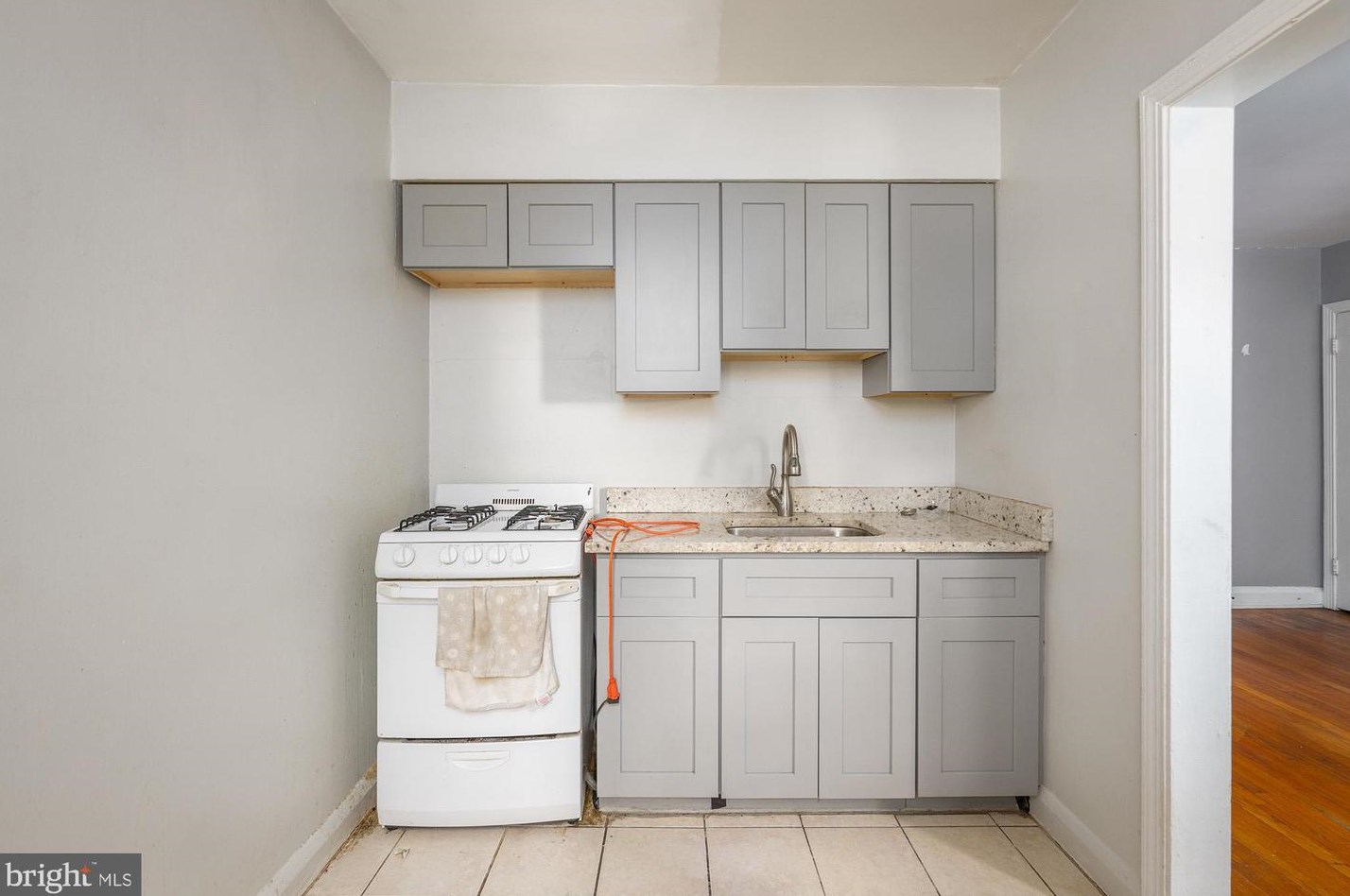 6103 Chinquapin Pkwy, Baltimore MD 21239-1944 exterior